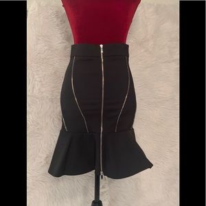 Super cute black skirt.